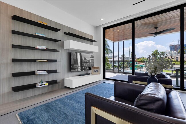 Building Photo - 1730 SE 13th St