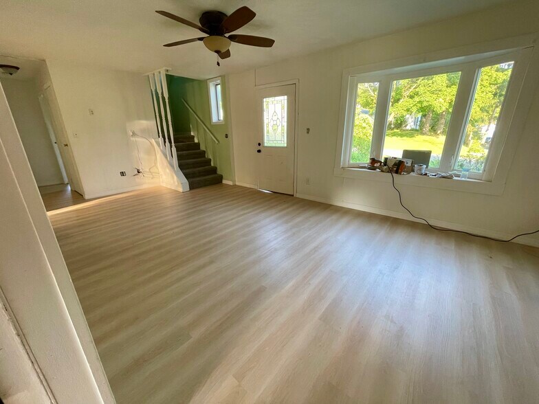 Building Photo - 421 Woodburne Dr
