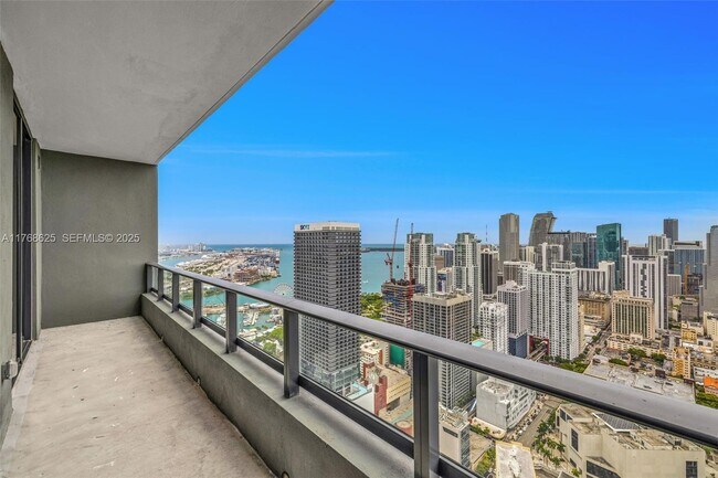 Building Photo - 601 NE 1st Ave