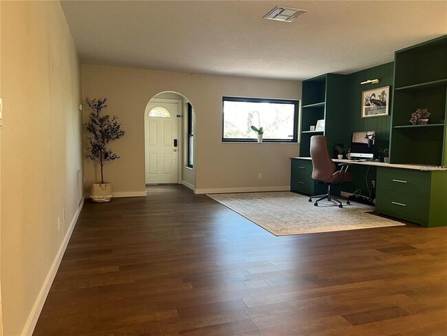 Building Photo - 8748 Forest Lake Dr