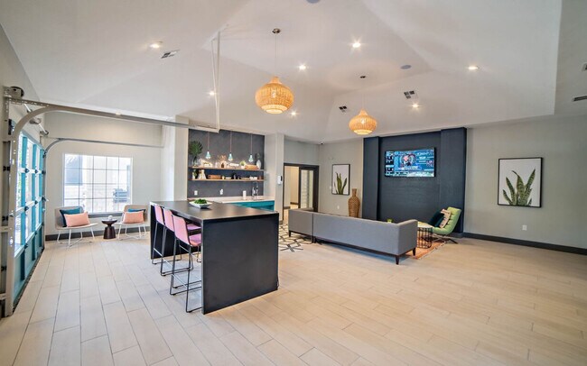 Building Photo - 1301 Crossing Pl