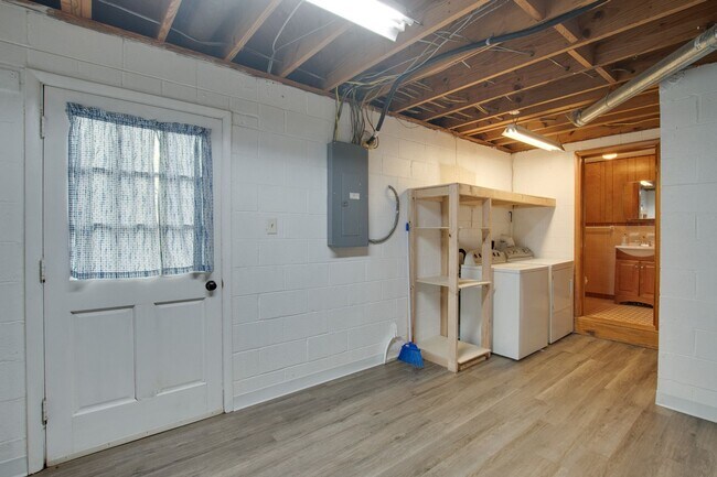 Building Photo - 3902 McCally Pl