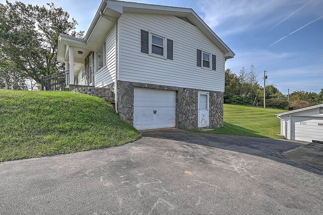 Building Photo - 135 Hixon Cir