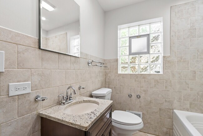 Building Photo - 236 Callan Ave