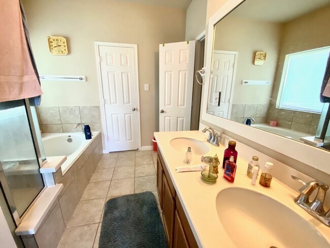 Building Photo - 13922 Kenswick Key Ln