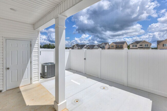 Building Photo - 1/2 OFF MOVE IN SPECIAL....BRAND NEW Luxury Townhome in Tullahoma!!