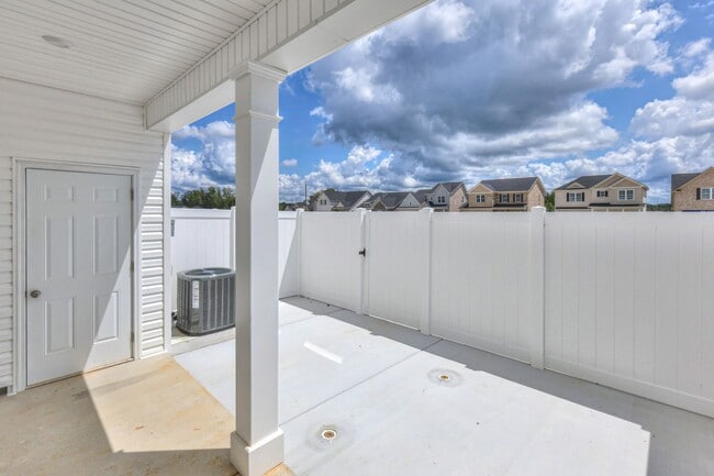 Building Photo - BRAND NEW Luxury 3/2.5 Townhome - MOVE IN SPECIALS