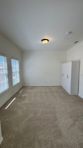 Building Photo - 10816 3/4 Lindbrook Dr