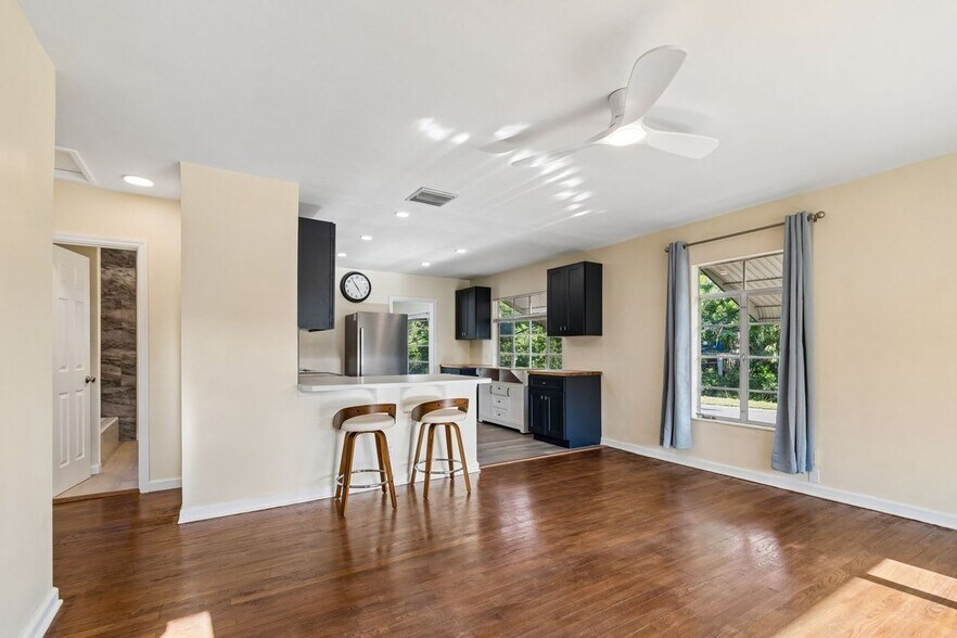 Building Photo - 1101 27th St N