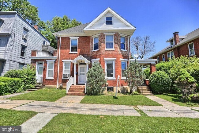 Primary Photo - 541 Bridge St