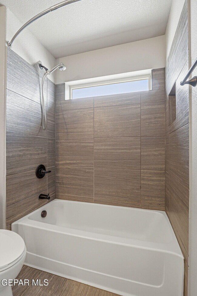 Building Photo - 1041 Earthstar Pl