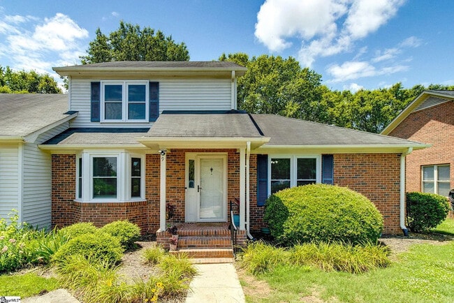 Primary Photo - 9 Hillington Pl