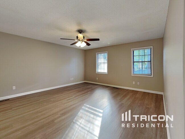 Building Photo - 2379 Moseley Pl SW