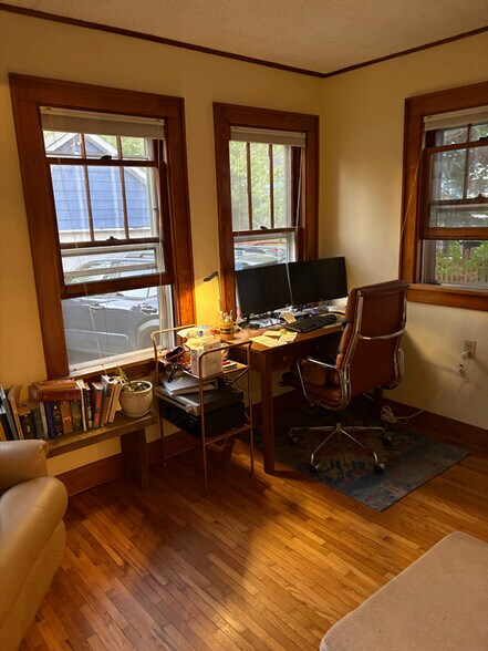 Building Photo - 944 E Mifflin St