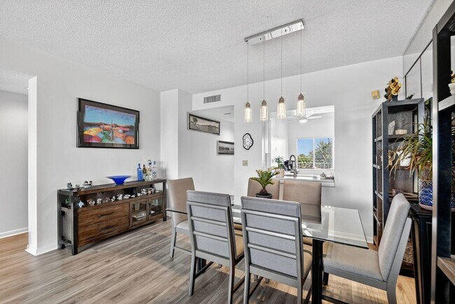 Building Photo - 6193 Pointe Regal Cir