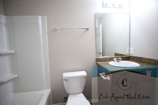 Building Photo - Move in special $900!! Spacious 4 bed, 2 bath home - Nettleton