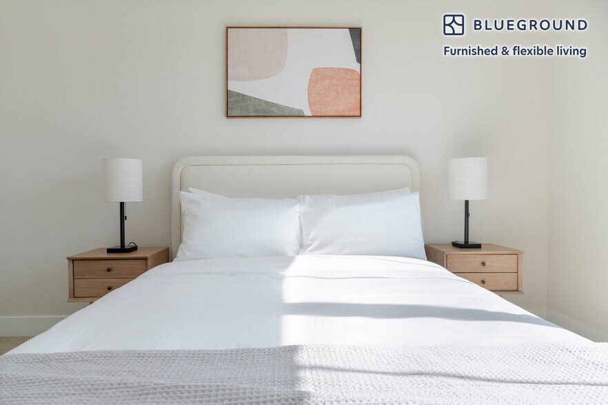 Building Photo - 1501 W Howard Ln