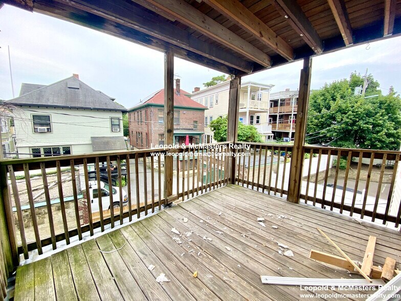 Building Photo - 19 Roseclair St