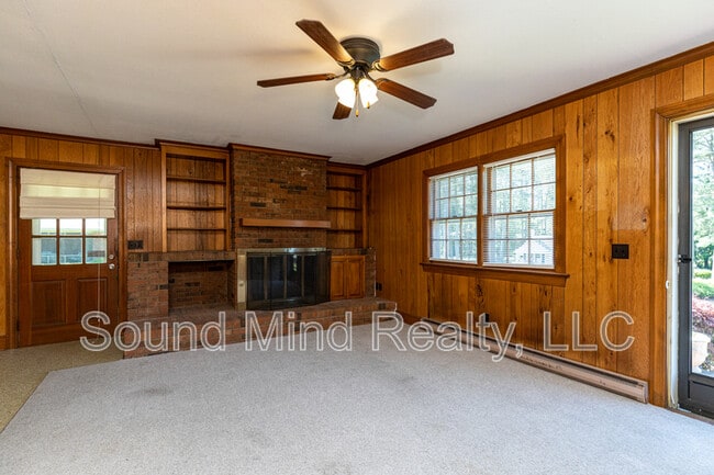 Building Photo - 207 S Alston St