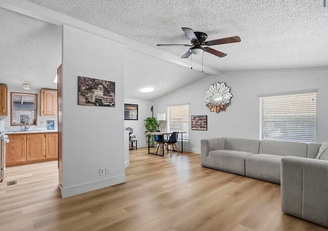 Building Photo - 11275 N 99th Ave