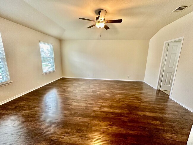 Building Photo - *Fantastic Home in Great Stone Oak Location*