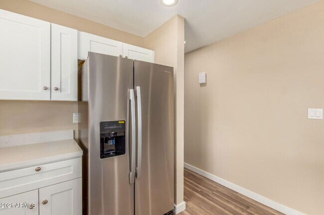 Building Photo - 7361 W Shangri La Rd