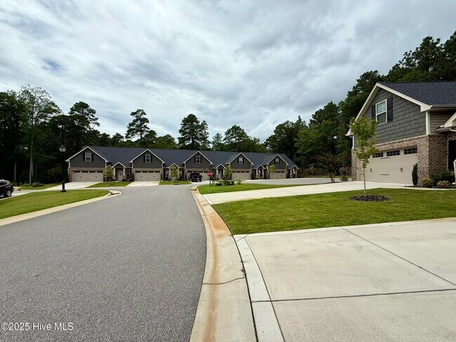 Building Photo - 204 Backspin Ln