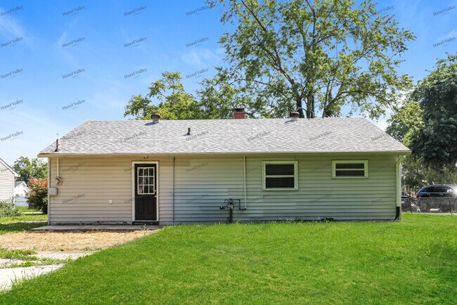 Building Photo - 492 Carol Dr