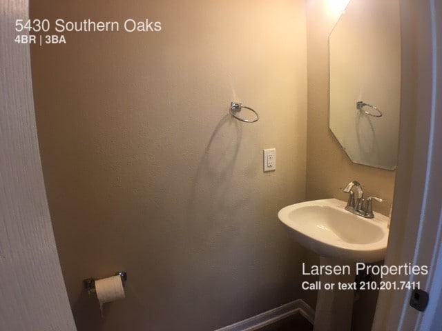 Building Photo - 5430 Southern Oaks