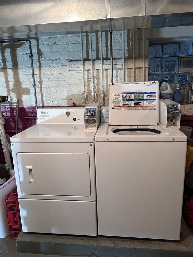 Building Photo - 2336 W Thomas St