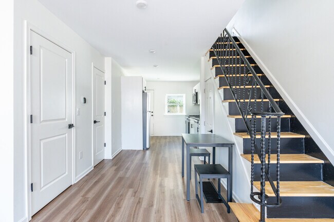 Building Photo - 2112 Sigel St