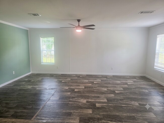 Building Photo - Move-in by AUGUST 10  ****Get 2 WEEKS FREE RENT ****