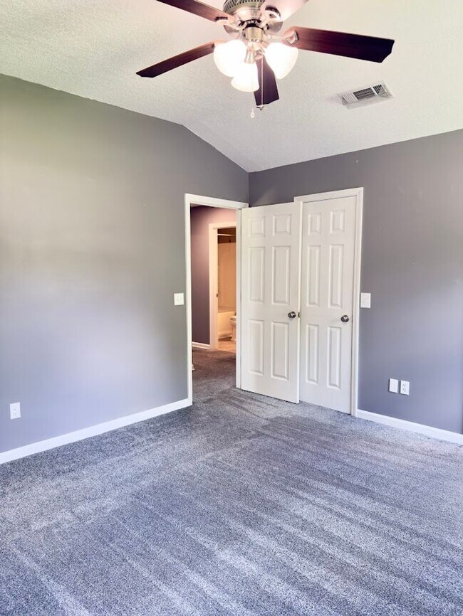 Building Photo - 107 Rising Mist Way