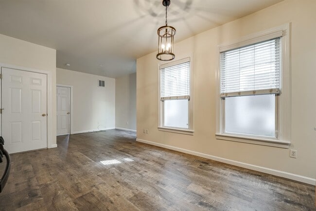 Primary Photo - 394 Woodlawn Ave