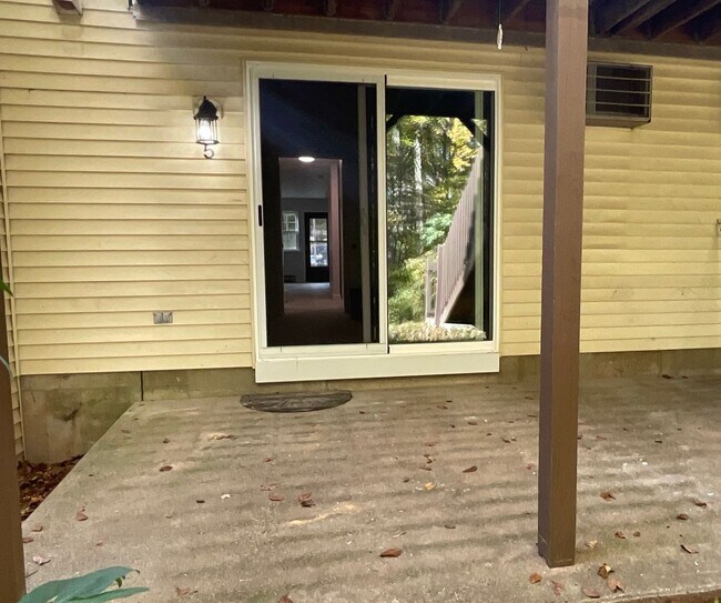 Building Photo - Lovely remodeled 1 bedroom Condo