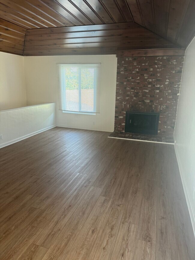 Building Photo - 5535 Radford Ave