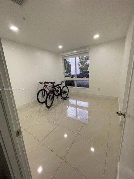 Building Photo - 6650 NW 104th Path
