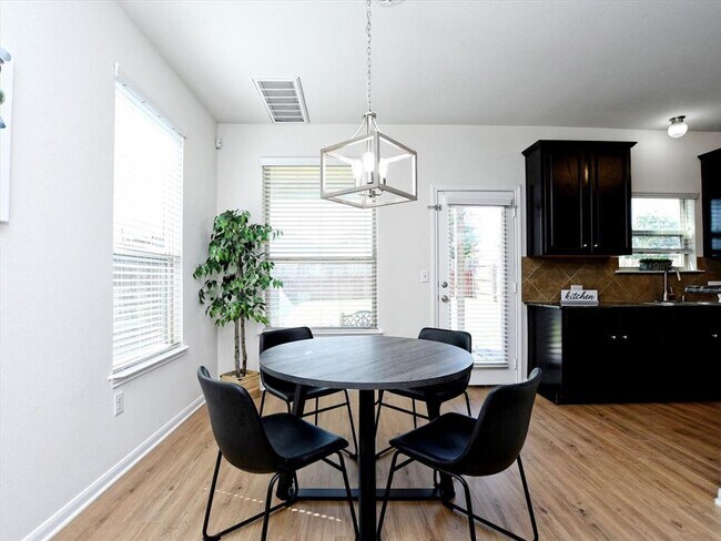 Building Photo - 316 Potters Peak Way