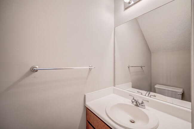 Building Photo - 4084 Hidden Hollow Dr