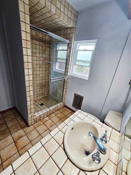 Stand-up shower with new showerhead & Spanish Tile. - 934 S Myers St