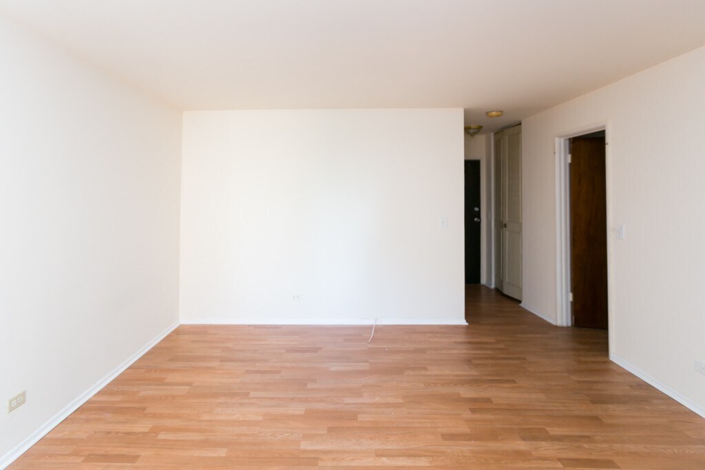 Building Photo - 3825 N Pine Grove Ave