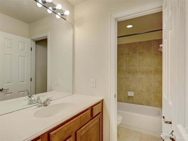 Building Photo - 1041 Crystal Lake Dr