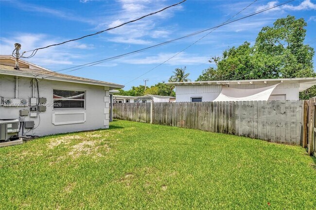 Building Photo - 1504 SW 6th Ave