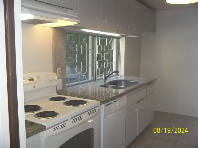 Building Photo - Charming home in Sacramento