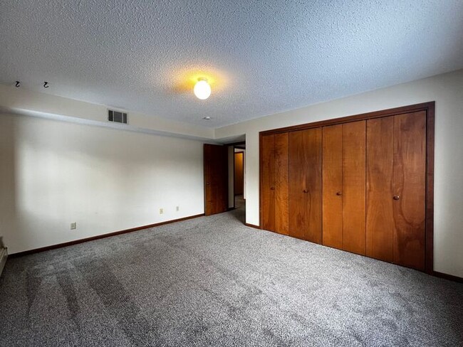 Building Photo - $1,300 | 2 Bedroom, 1 Bathroom Condo | Pet...