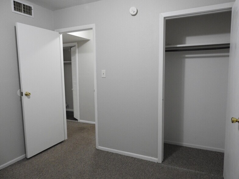 Building Photo - 2303 Elm Ave