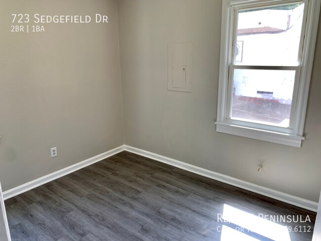 Building Photo - 723 Sedgefield Dr