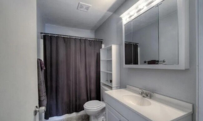Building Photo - Peaceful cul-de-sac living! Beautiful 4 bedroom-2 bathroom home for rent!