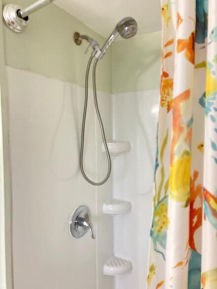 Shower with tub - 396 Main St