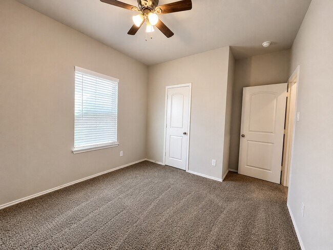 Building Photo - 13821 Rock Island Trl